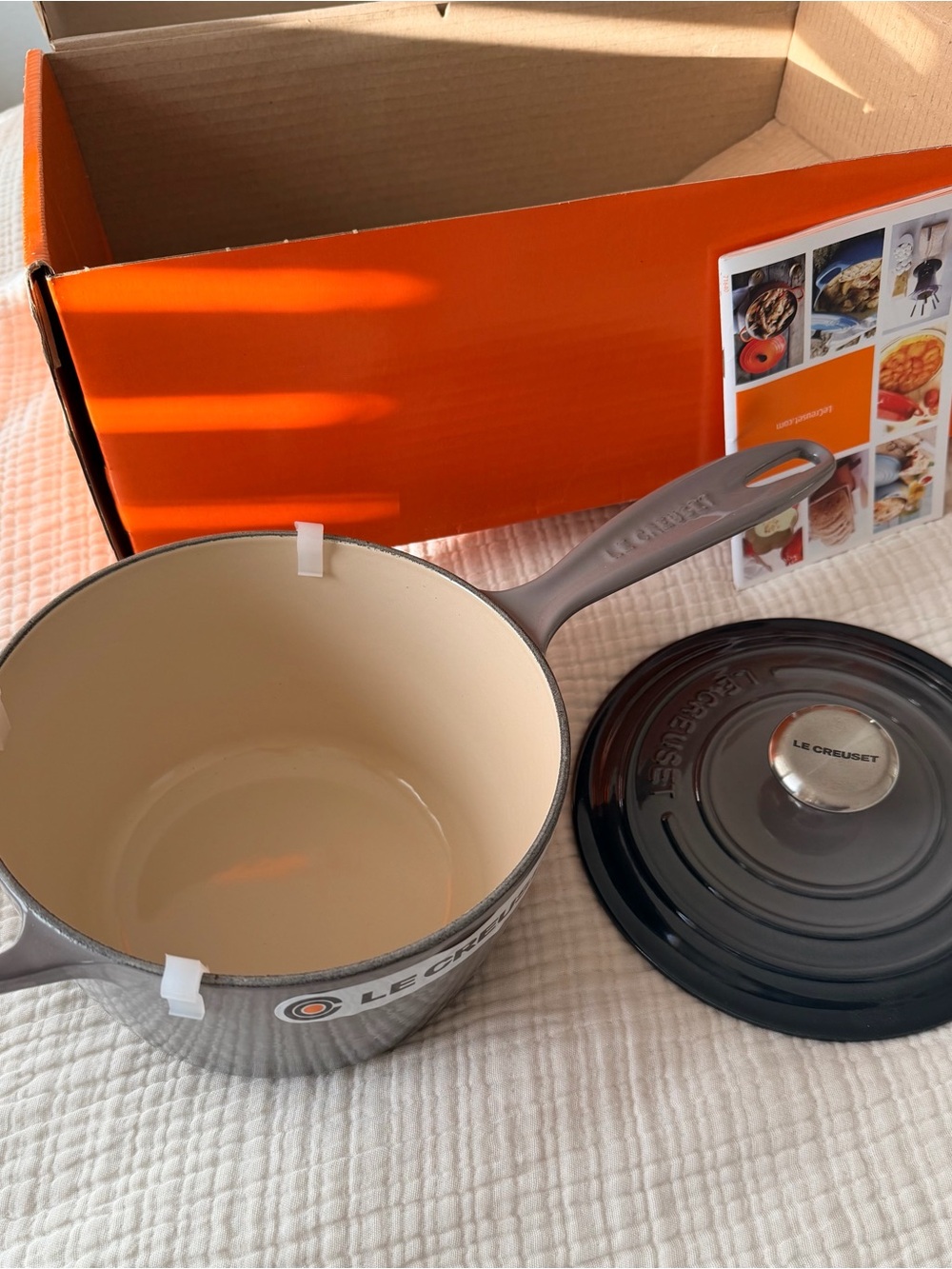 New In Box Le Creuset Signature Enameled Cast Iron Saucepan Oyster - Picture 5 of 8